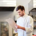12 licenças obrigatórias para abrir um restaurante garantem conformidade legal ao empreendimento