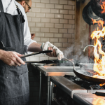Por que minha equipe não segue padrão na cozinha? (e como resolver de forma prática)